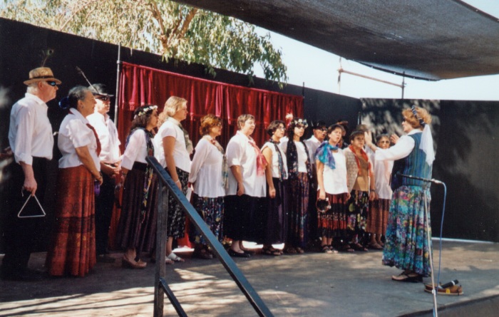 מקהלת כרמים בפסטיבל רנסנס במבצר יחיעם סתיו 2004